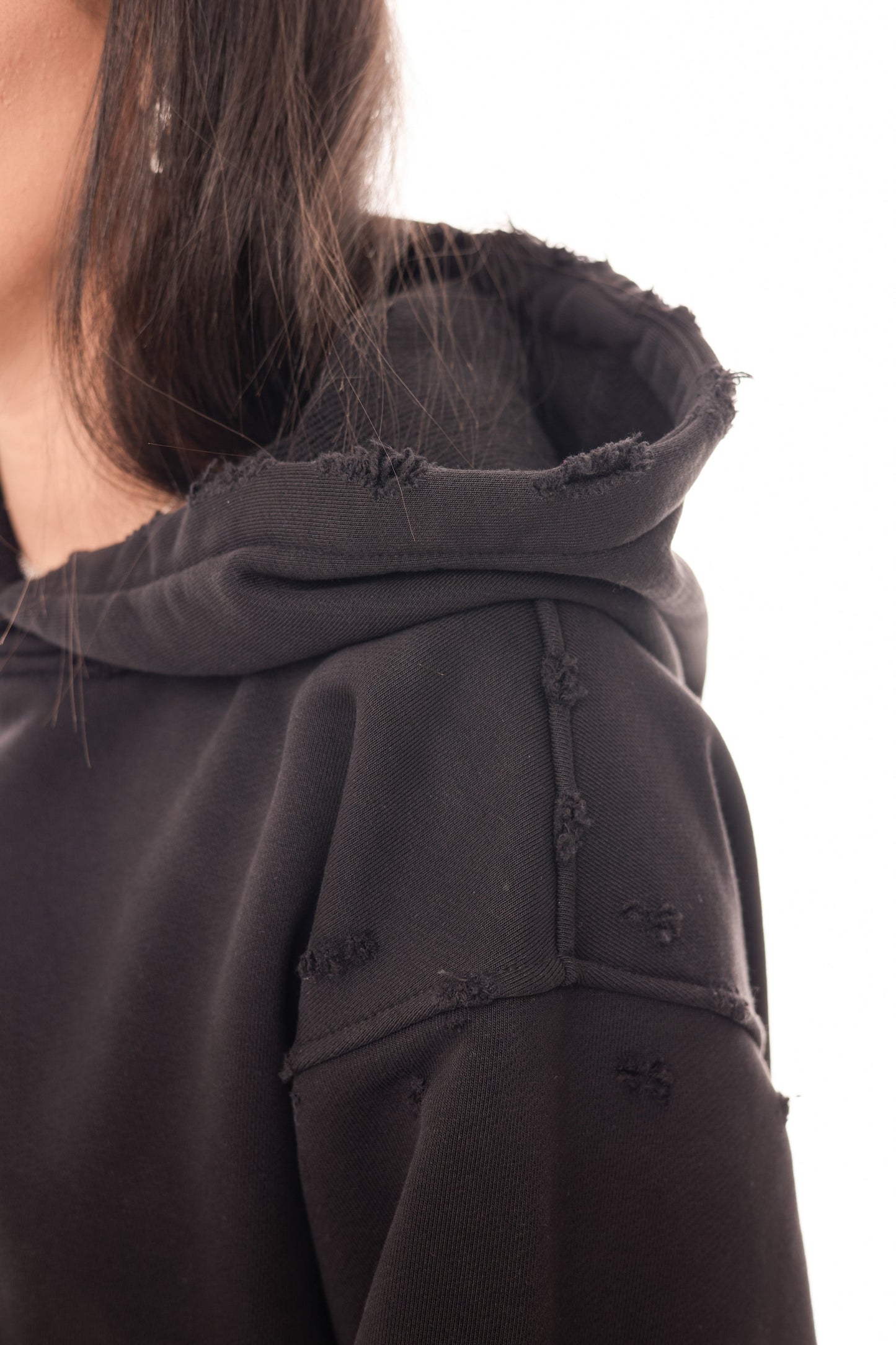 Detaliu guler și glugă hanorac Archived Black Hoodie 500gsm cu rupturi