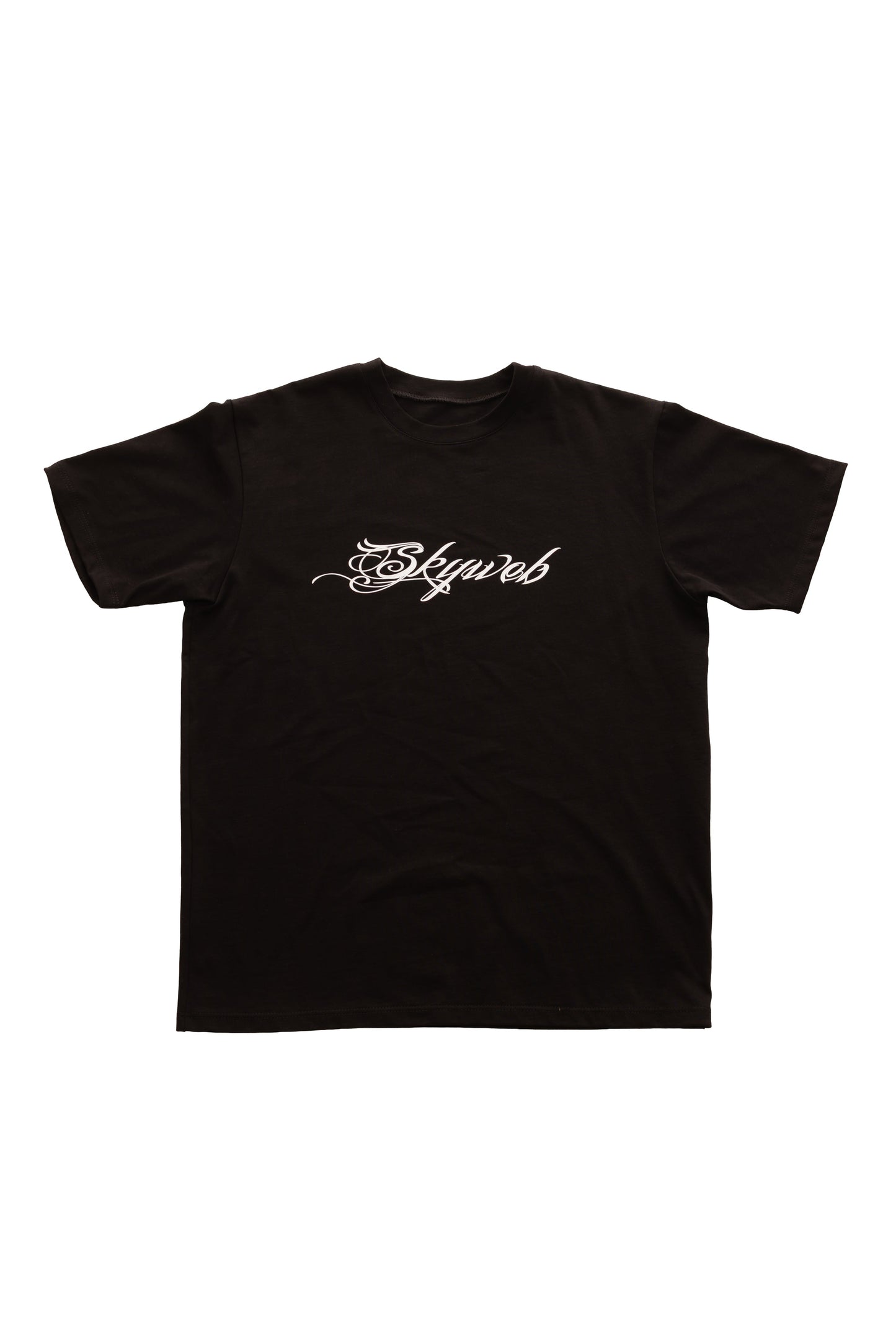 Tricou negru TATTOO Black Tee SKYWEB, oversized, bumbac 100% 300gsm, vedere frontală flat lay cu print alb caligrafic