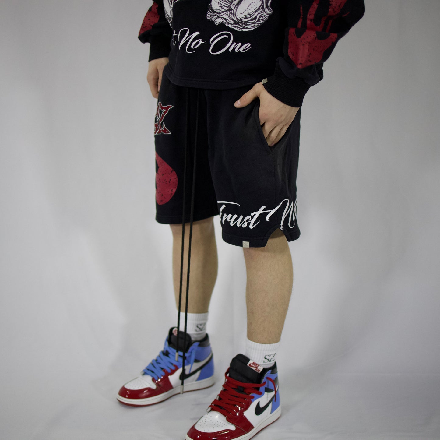 𝓣𝓻𝓾𝓼𝓽 𝓝𝓸 𝓞𝓷𝓮 short