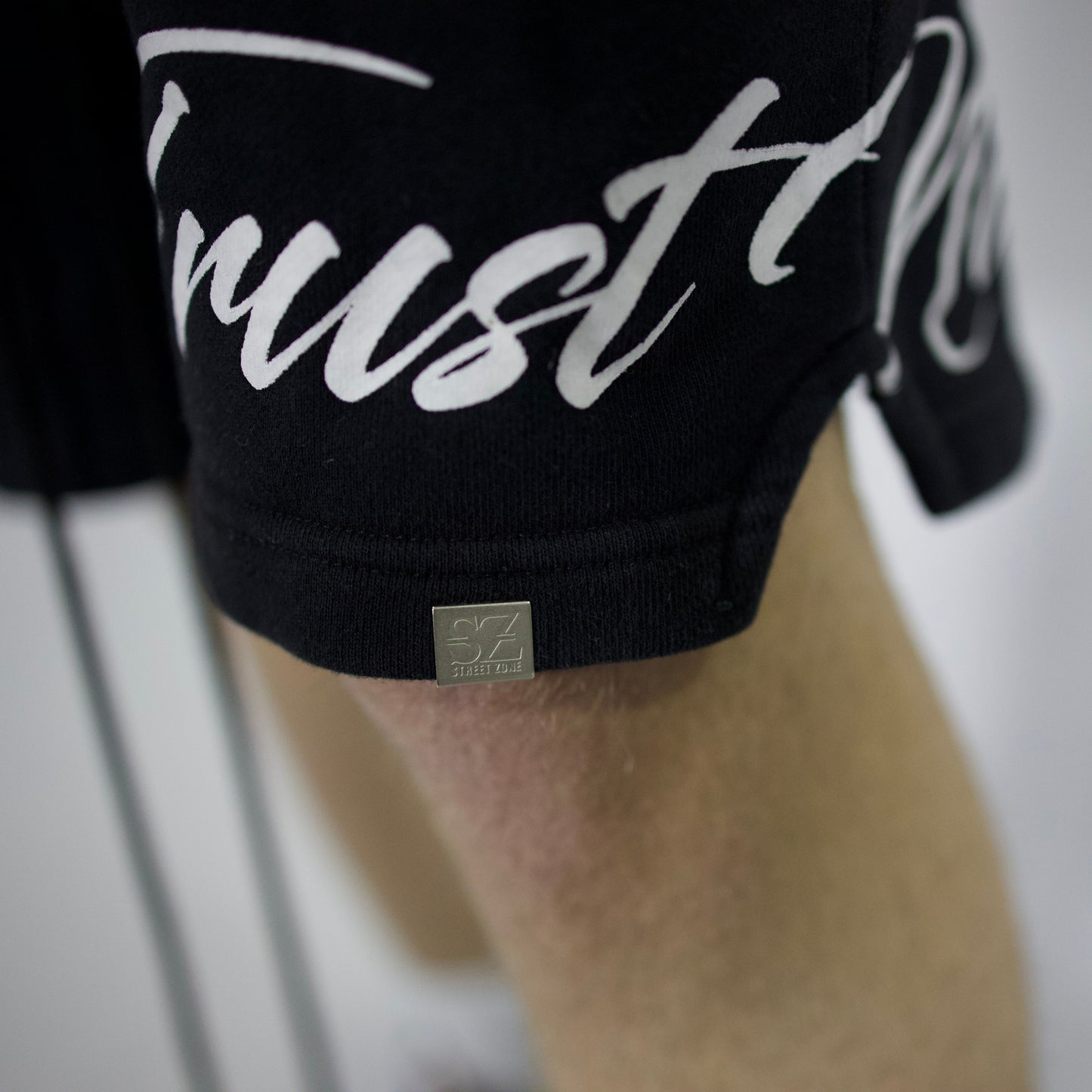 𝓣𝓻𝓾𝓼𝓽 𝓝𝓸 𝓞𝓷𝓮 short