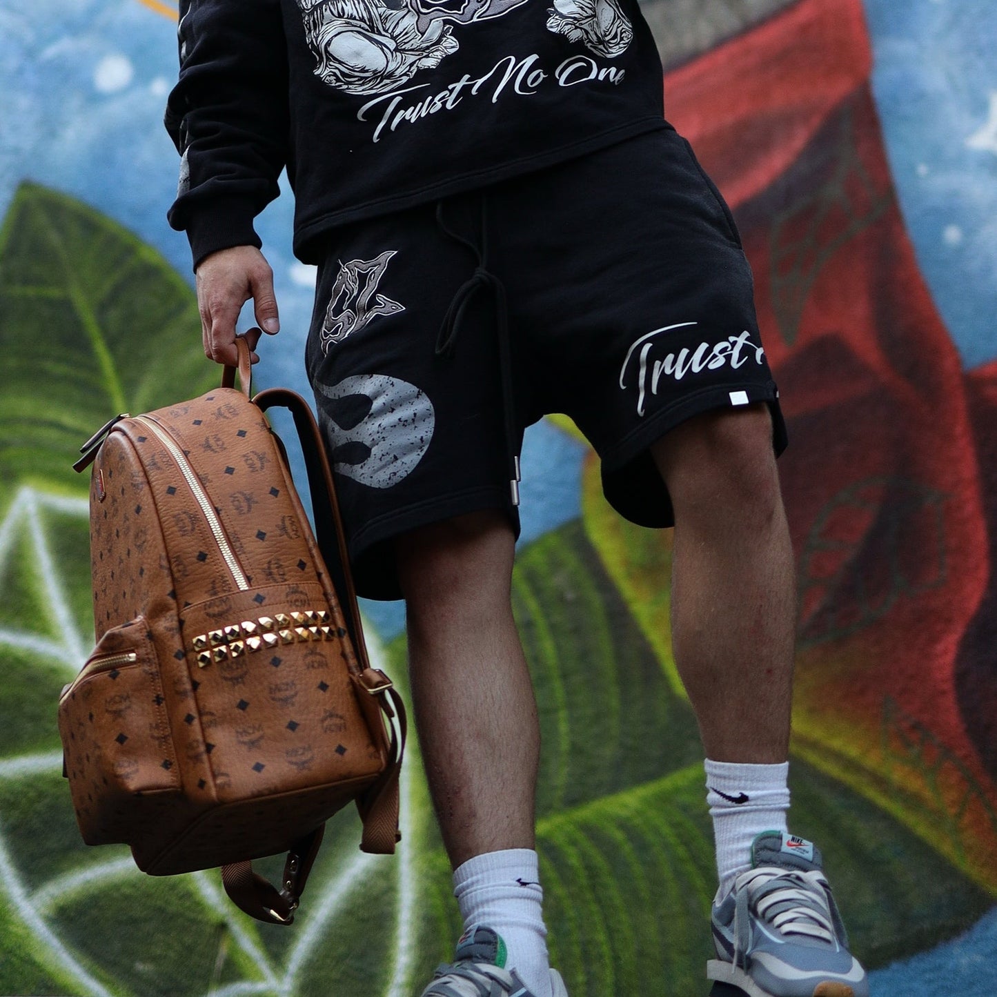 𝓣𝓻𝓾𝓼𝓽 𝓝𝓸 𝓞𝓷𝓮 short