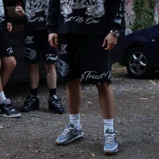 𝓣𝓻𝓾𝓼𝓽 𝓝𝓸 𝓞𝓷𝓮 short