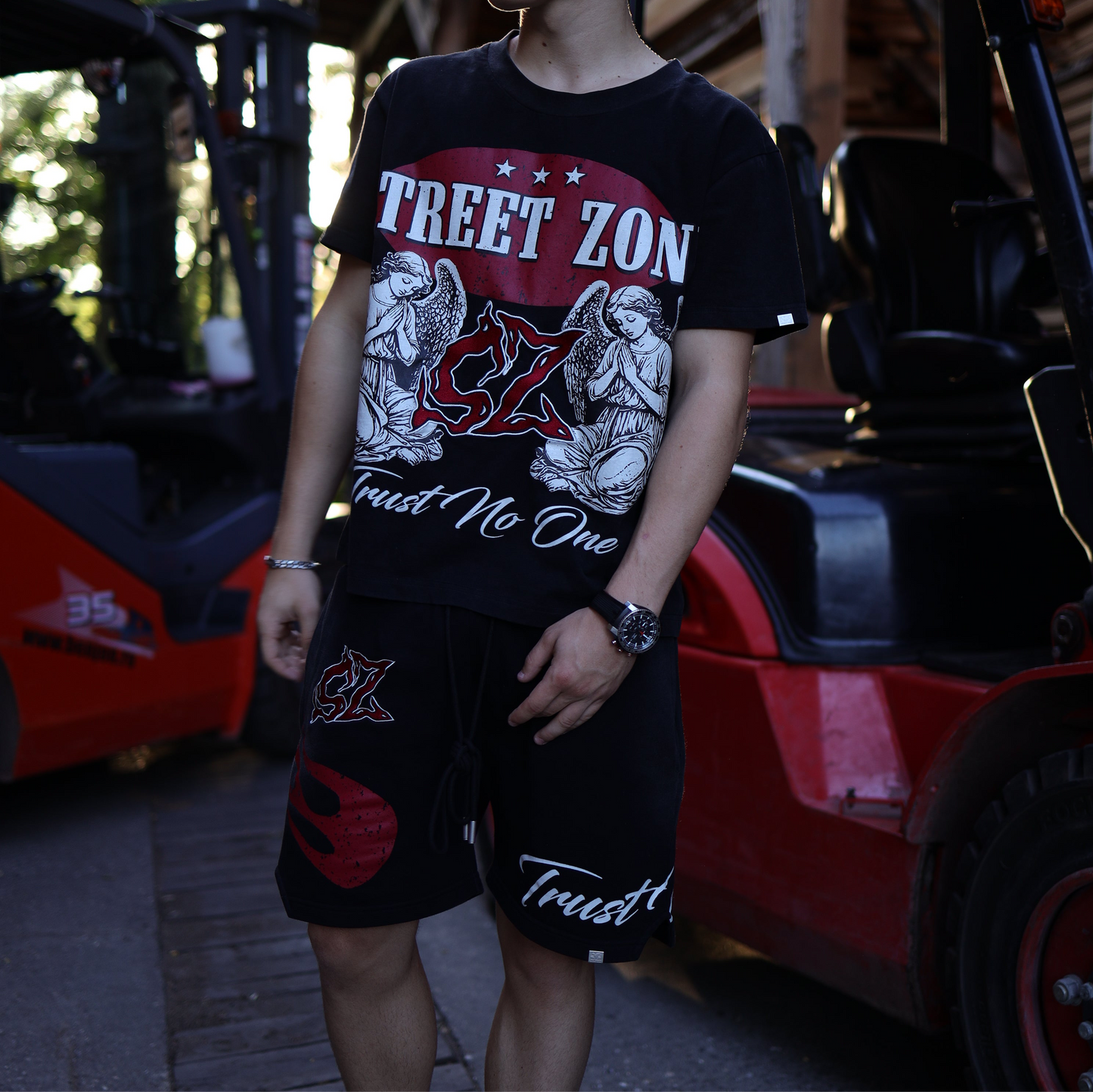 𝓣𝓻𝓾𝓼𝓽 𝓝𝓸 𝓞𝓷𝓮 tee