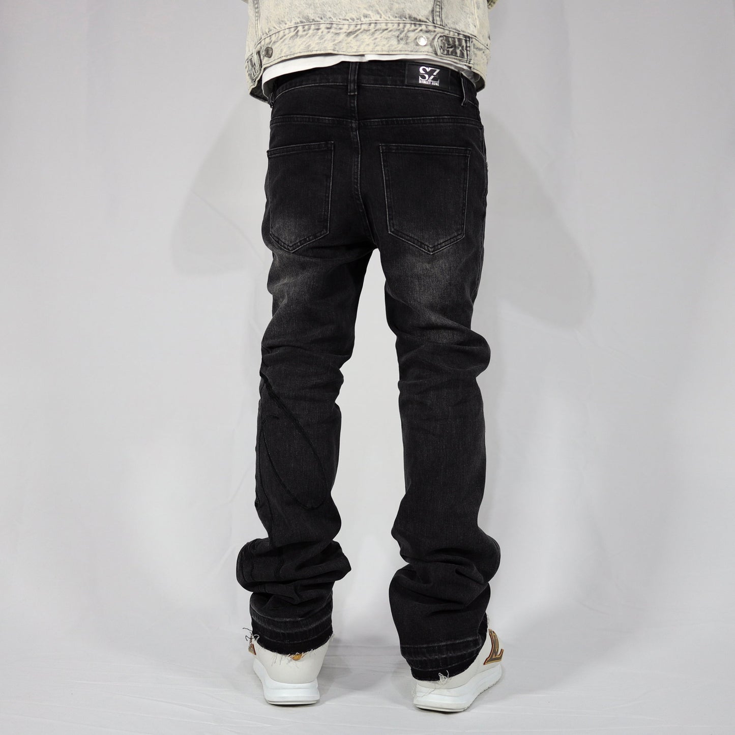 𝓢𝓽𝓻𝓮𝓮𝓽𝓩𝓸𝓷𝓮 flare jeans
