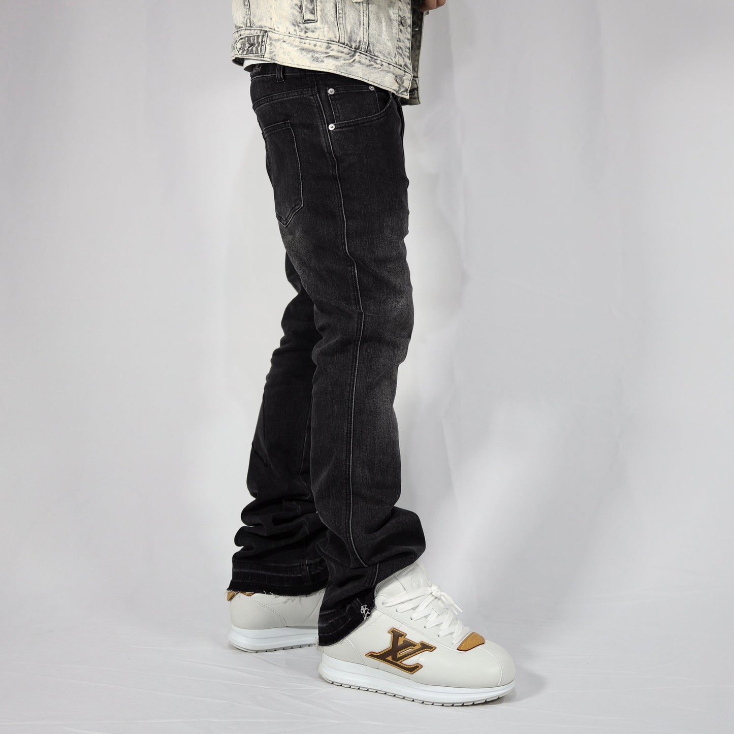 𝓢𝓽𝓻𝓮𝓮𝓽𝓩𝓸𝓷𝓮 flare jeans