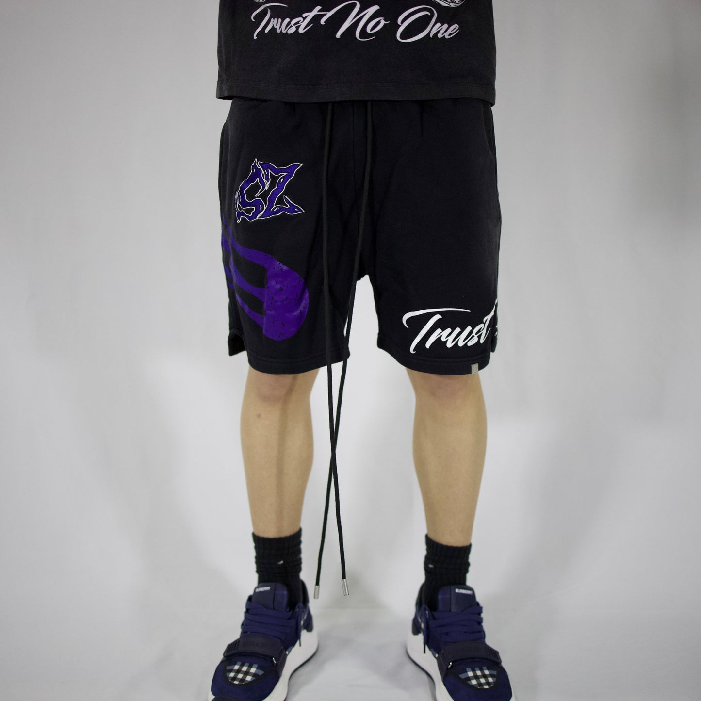 𝓣𝓻𝓾𝓼𝓽 𝓝𝓸 𝓞𝓷𝓮 short