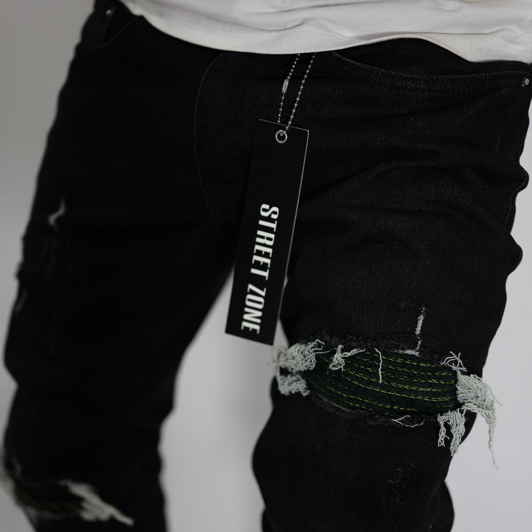 BLACK RIPPED JEANS