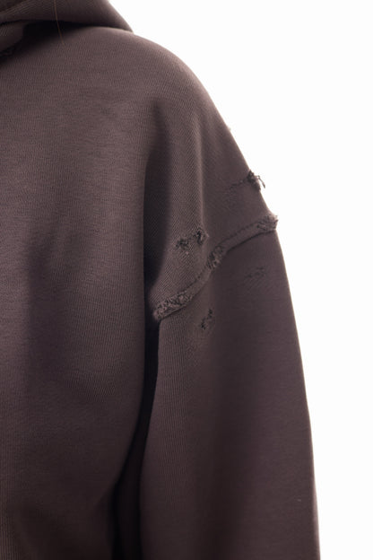Detaliu umăr și cusături distressed la Archived Grey Hoodie gri, bumbac 500 GSM, cu textură raw și look grunge premium