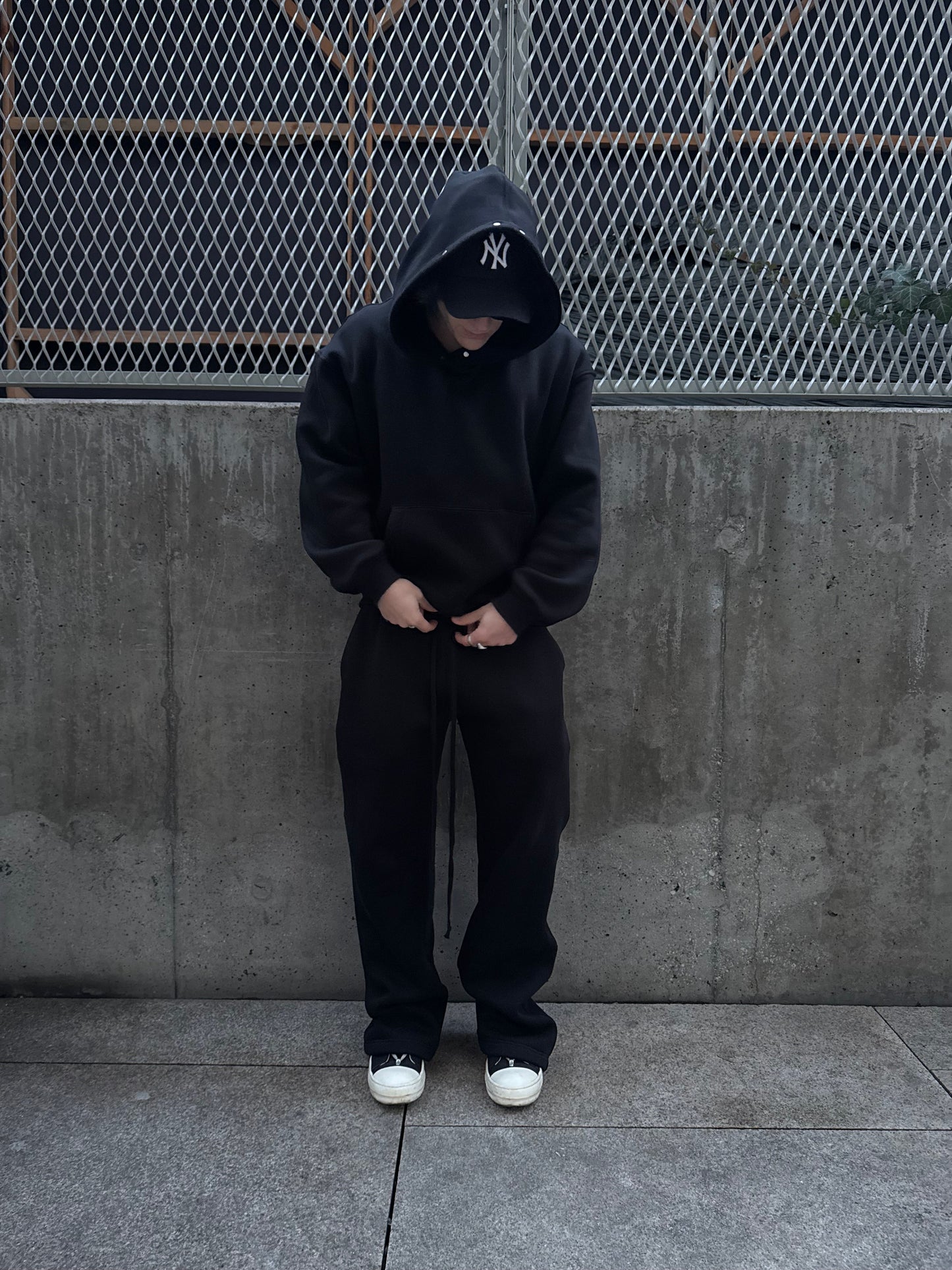 model purtand blackout set hoodie si joggers streetwear