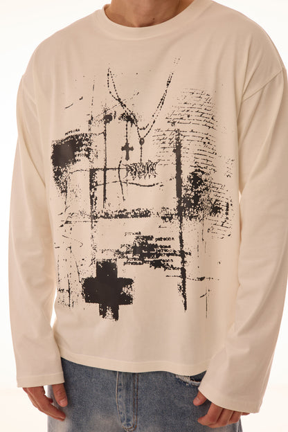 Detaliu frontal FRAGMENT WHITE LONG TEE crem/alb, tricou oversized 300 GSM cu print negru abstract – vedere tip close-up.