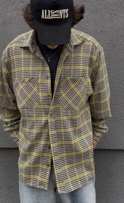 Detaliu buzunare frontale Gridline Yellow Shirt, cămașă oversized carouri galben-negru